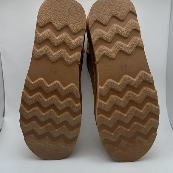 CUSHIONAIRE Women's Genuine Suede pull on platform boot +Memory Foam 8 CHESTNUT - Picture 5 of 7